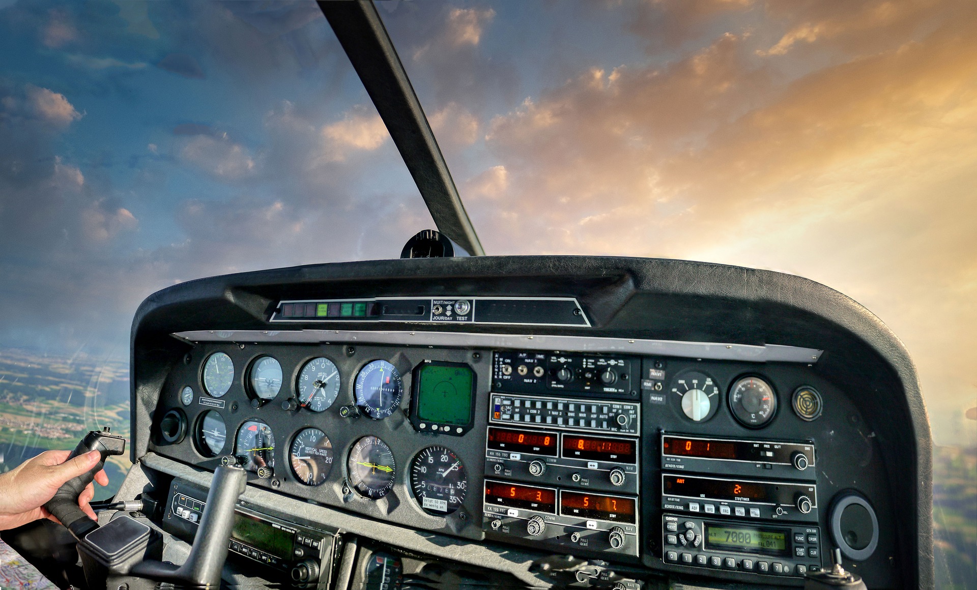 cockpit-5155537_1920